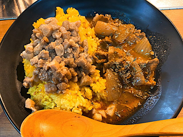 麻咖喱（マガリ）カレー