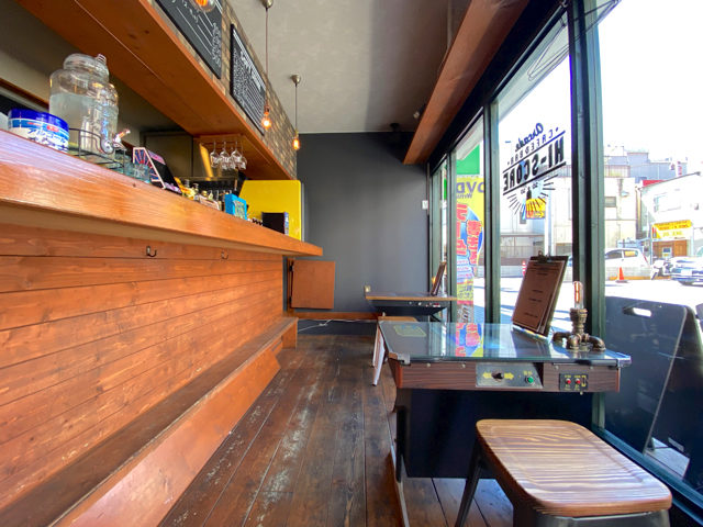 西荻窪「アーケード カフェ&バー ハイスコア」の店内