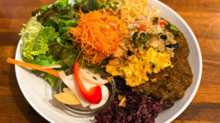 三鷹「ハルフウェイ」のカレーランチ
