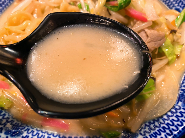吉祥寺じげもんとんの白ちゃんぽんのスープ
