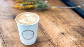 三鷹「Rowans coffee」のカフェラテ