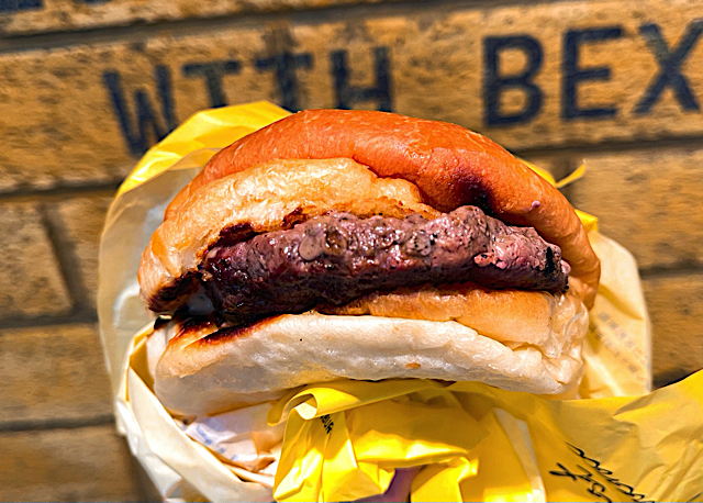吉祥寺「BEX BURGER(ベックスバーガー)」のハンバーガー