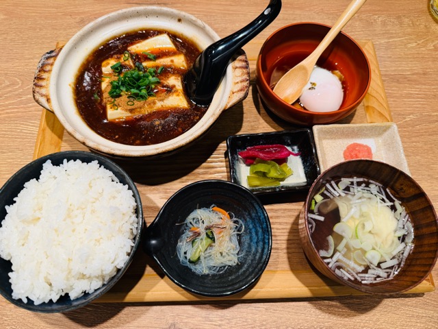 肉汁餃子のダンダダン 三鷹店の麻婆豆腐定食