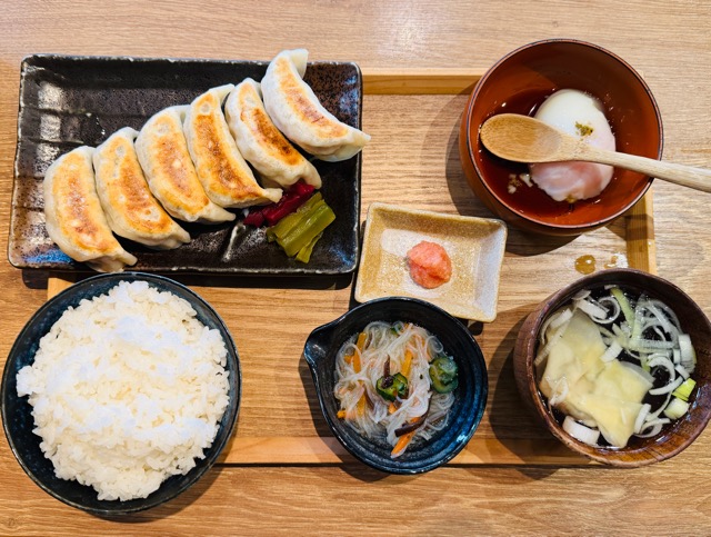 肉汁餃子のダンダダンの究極の餃子定食ランチ