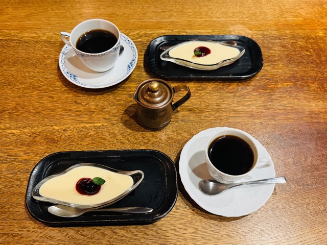 レアチーズケーキとコーヒーのセットは1,300円