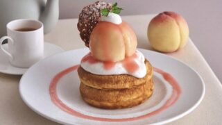 カフェ＆ブックス ビブリオテーク「岡山白桃」パンケーキ・パフェケーキ