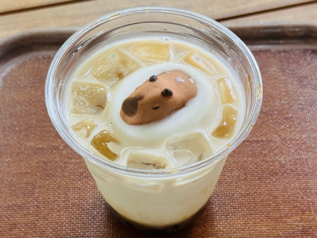 井の頭自然文化園「カピバラマシュマロのタピオカ黒糖ドリンク」