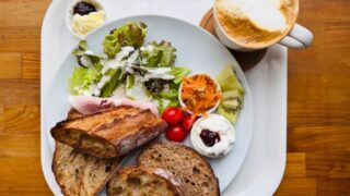 三鷹北口「COLOR2」パン屋COLOR（カラー）のイートイン・カフェスペースのモーニング