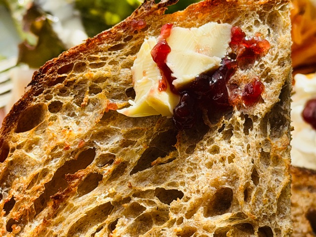 三鷹北口「COLOR2」パン屋COLOR(カラー)のイートイン・カフェスペースのモーニング