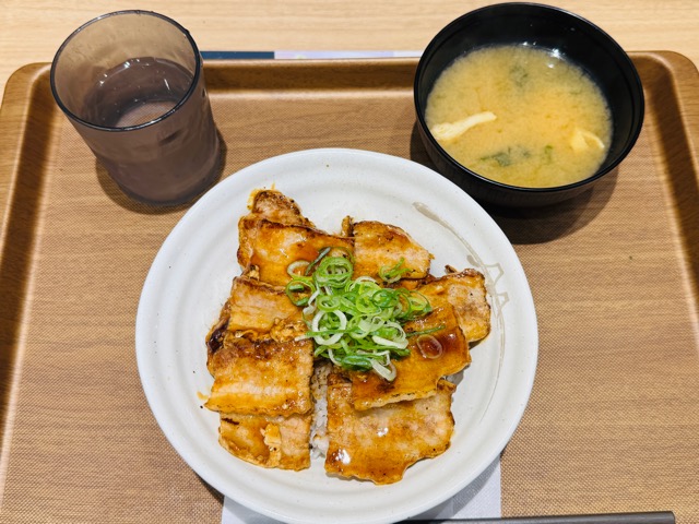 松屋「カルビの炙り十勝豚丼」