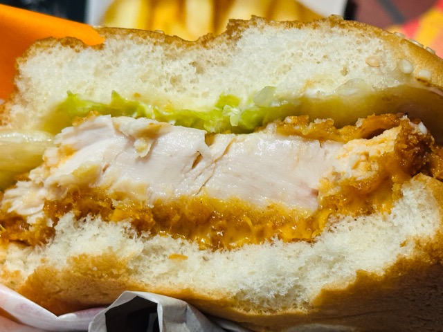 バーガーキングで新商品「スモーキーフライドチキンバーガーズ」