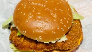 バーガーキングで新商品「スモーキーフライドチキンバーガーズ」