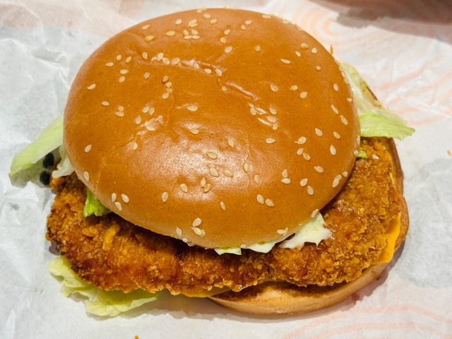 バーガーキングで新商品「スモーキーフライドチキンバーガーズ」