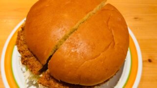 コメダ珈琲店「ドデカメンチバーガー」カロリーや値段・販売期間・感想