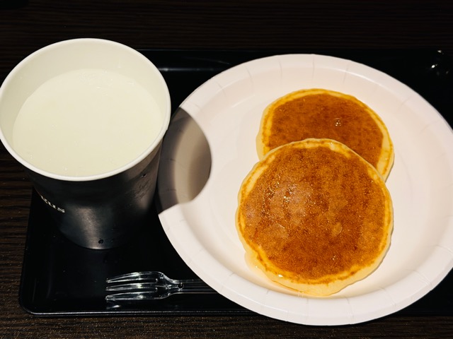 コミックカフェBネット 吉祥寺店に自動パンケーキマシン『POPCAKE』 