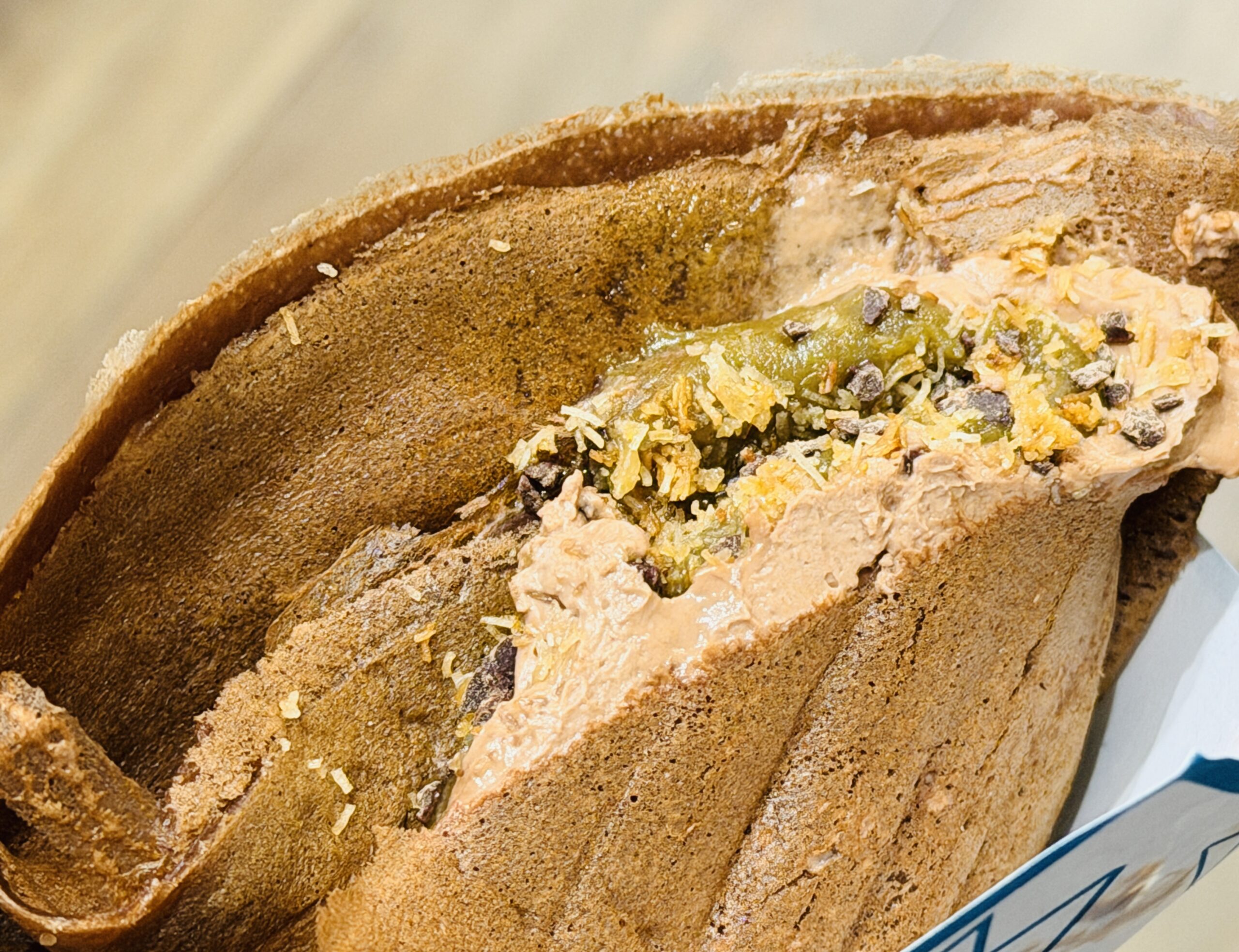 西荻窪「パティスリーレリアン」でチョコレート生地のクレープ