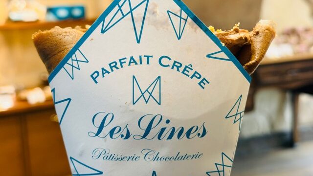 西荻窪「パティスリーレリアン」でチョコレート生地のクレープ