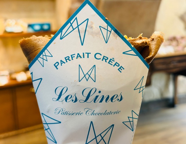 西荻窪「パティスリーレリアン」でチョコレート生地のクレープ