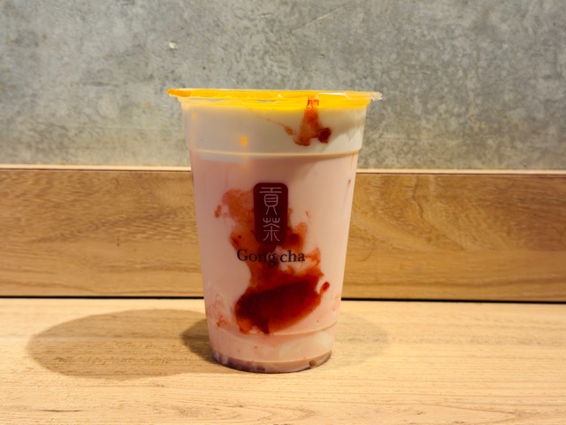 ゴンチャの「いちご杏仁 ミルクティー」
