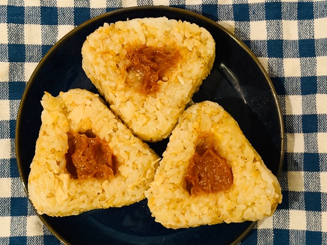 紀州産梅と蒸し鶏おにぎり