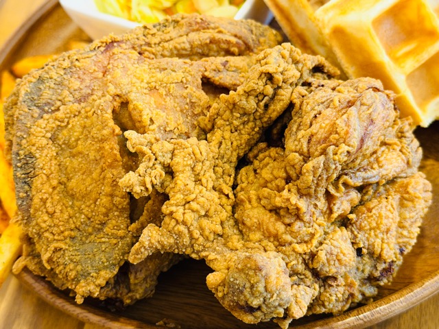 THE CHICKENS（ザ チキンズ）吉祥寺店 フライドチキン専門店