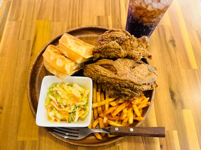 THE CHICKENS（ザ チキンズ）吉祥寺店 フライドチキン専門店