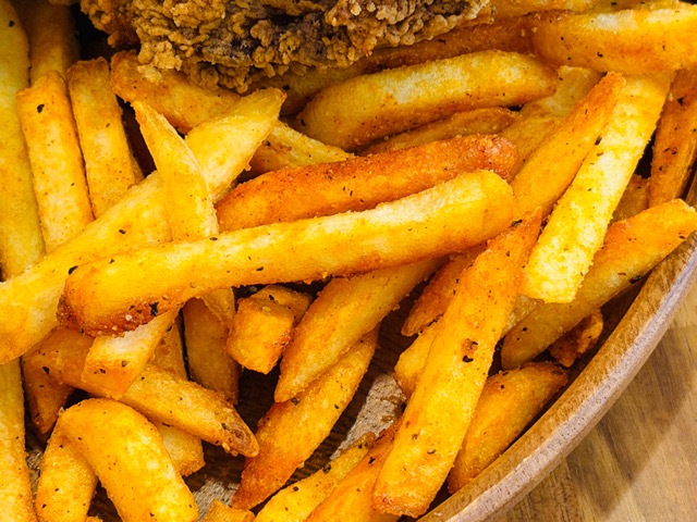 THE CHICKENS（ザ チキンズ）吉祥寺店 フライドチキン専門店