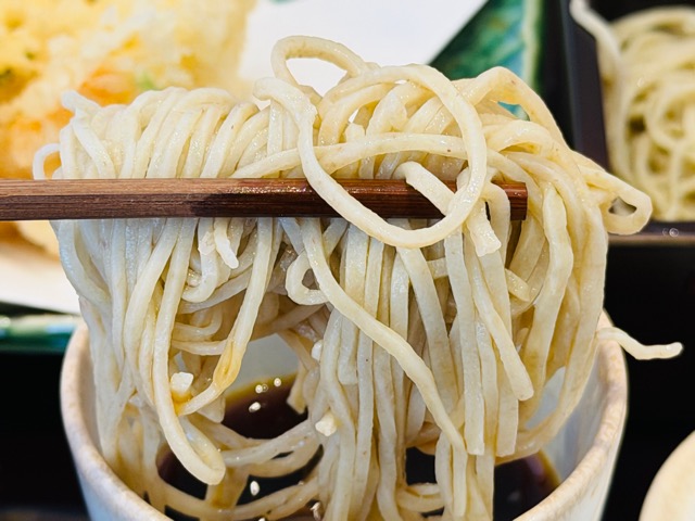 三鷹北口「手打そば 燈り（あかり）」
