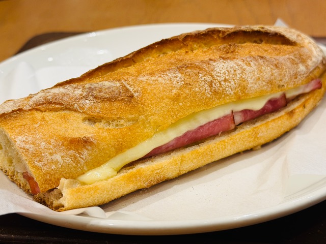 スタバ モーニング 何時まで