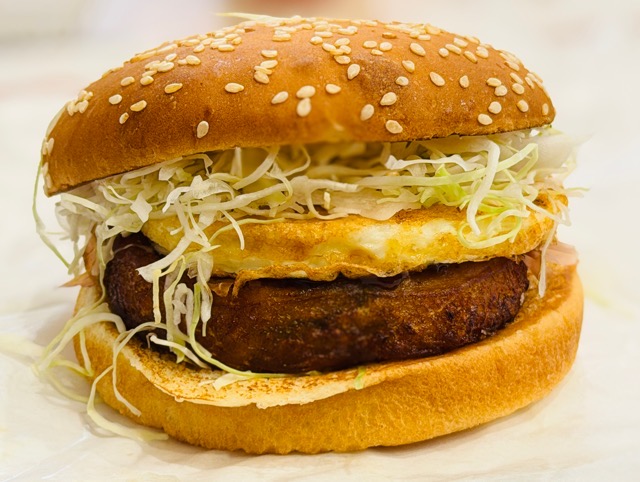 ドムドムの「お好み焼きバーガー」